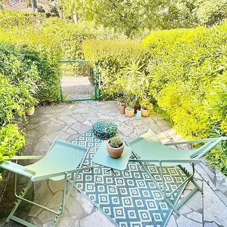 Bastidon, Front De Jardin Parking, Raphael * Saint-Raphael (Var)
